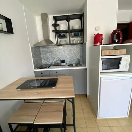 Petit T2 Proche De La *